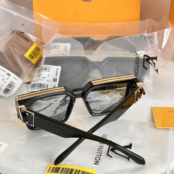 Picture of Louis Vuitton Sunglasses _SKUfw75841799fw